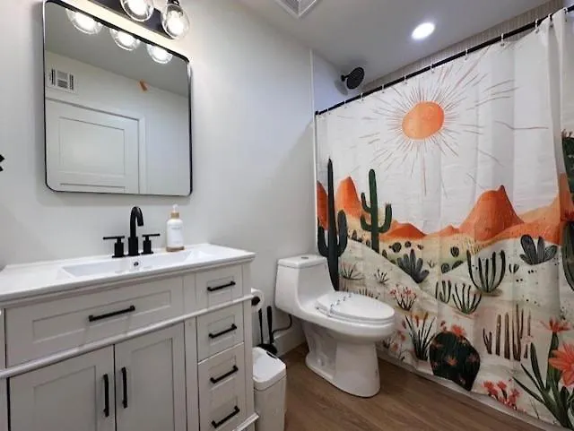 Arcadia Lite Unit 6 Fast Wi-fi & Washer Dryer Apartment *